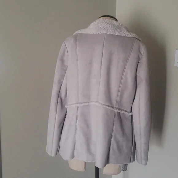 Fabulous Faux Fur - Picture 8 of 12